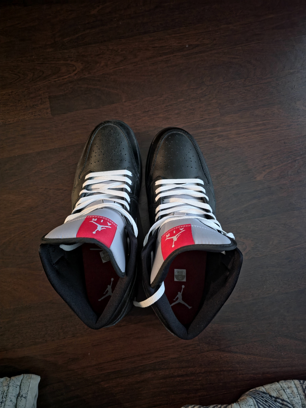 Jordan 1 Mid SE Black Metallic Sneakers - Picture 4 of 7